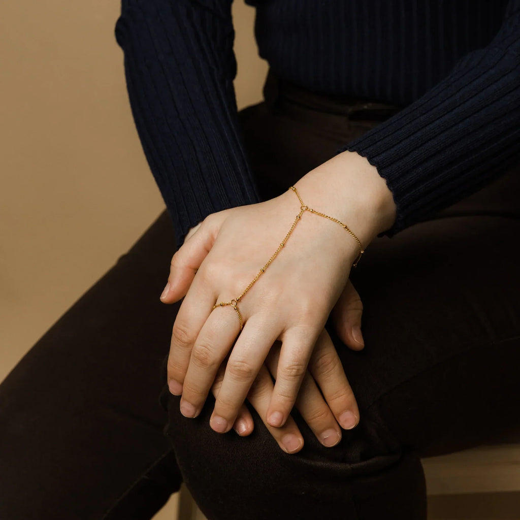 Nura Hand Chain
